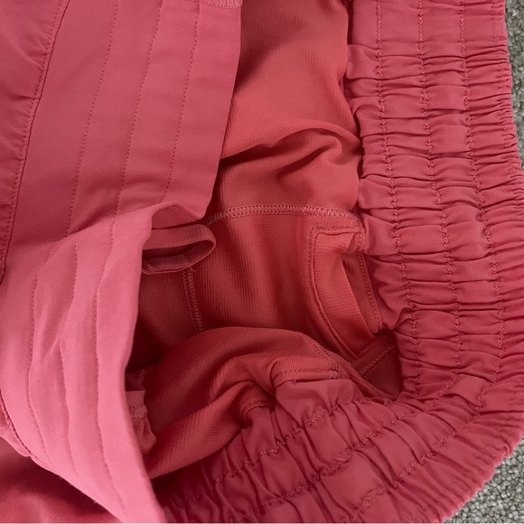 LULU LEMON HOTTY HOT SHORTS - Picture 6 of 7